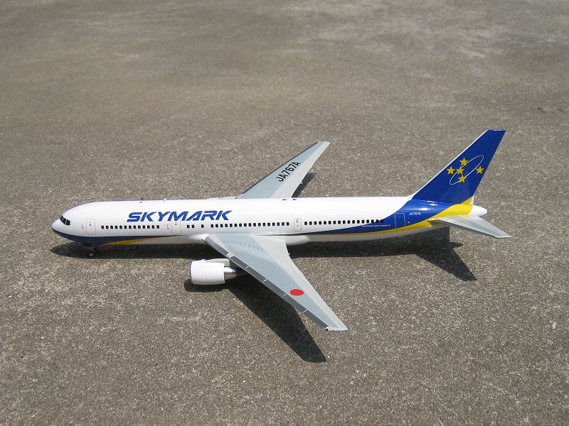 SKYMARK B767-300ER